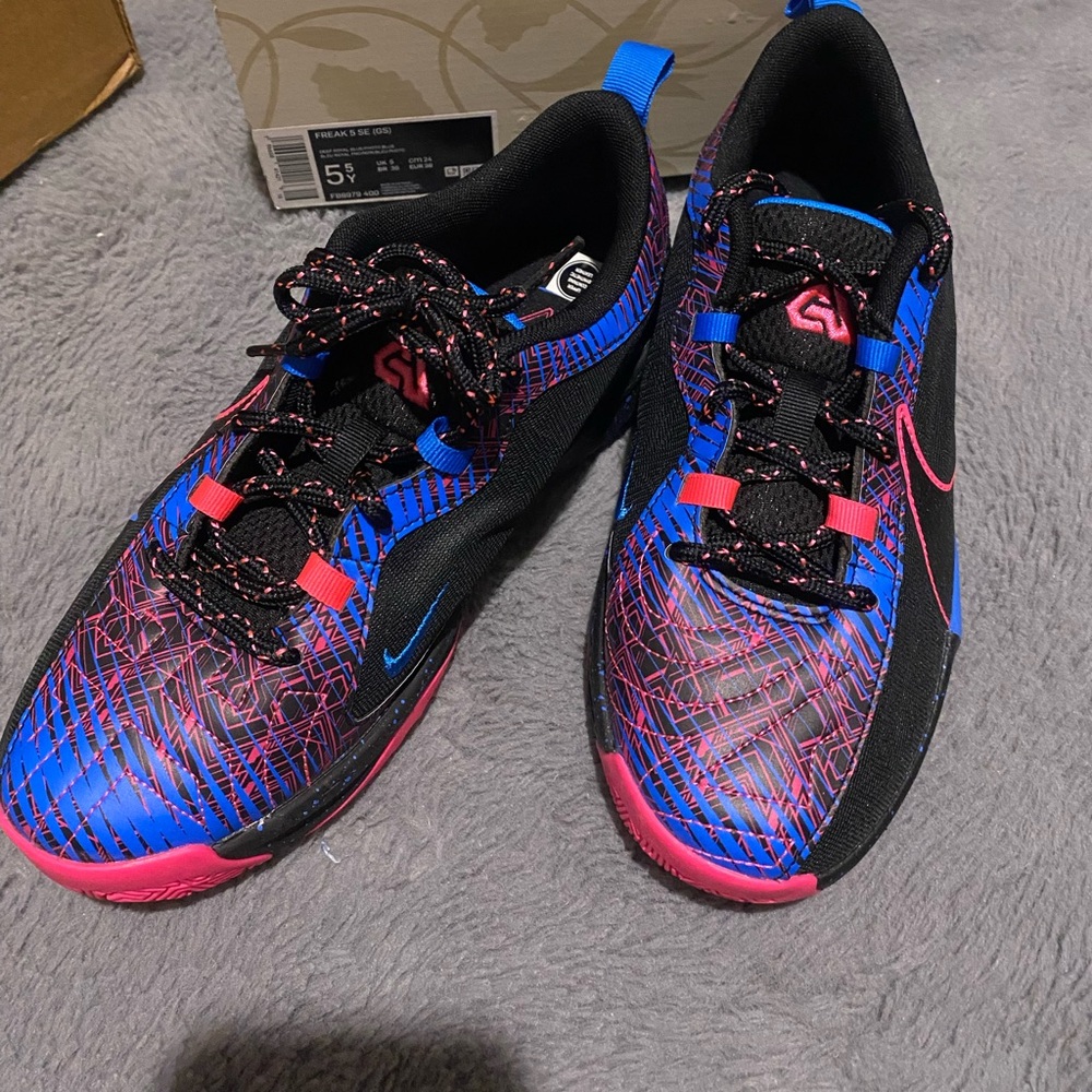 Nike Freak 5 SE